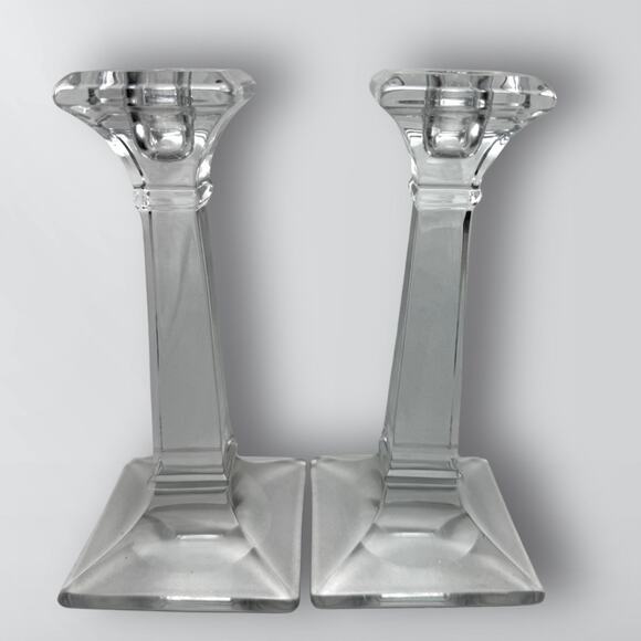 Vintage Aristocrat Pattern Pair Of Clear Glass Tall Tower Candlesticks - Picture 3 of 3